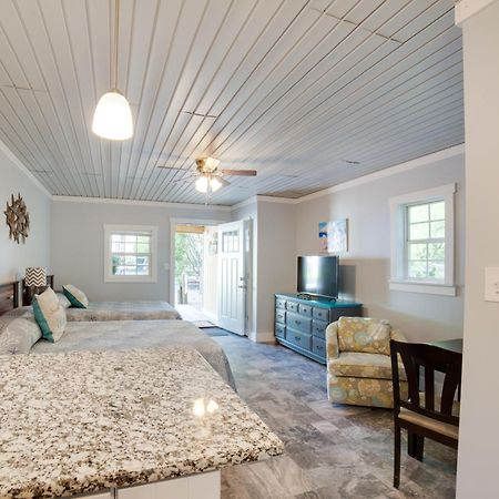 Ocean Isle Beach Studio With Patio - 1 Mi To Pier! Luaran gambar