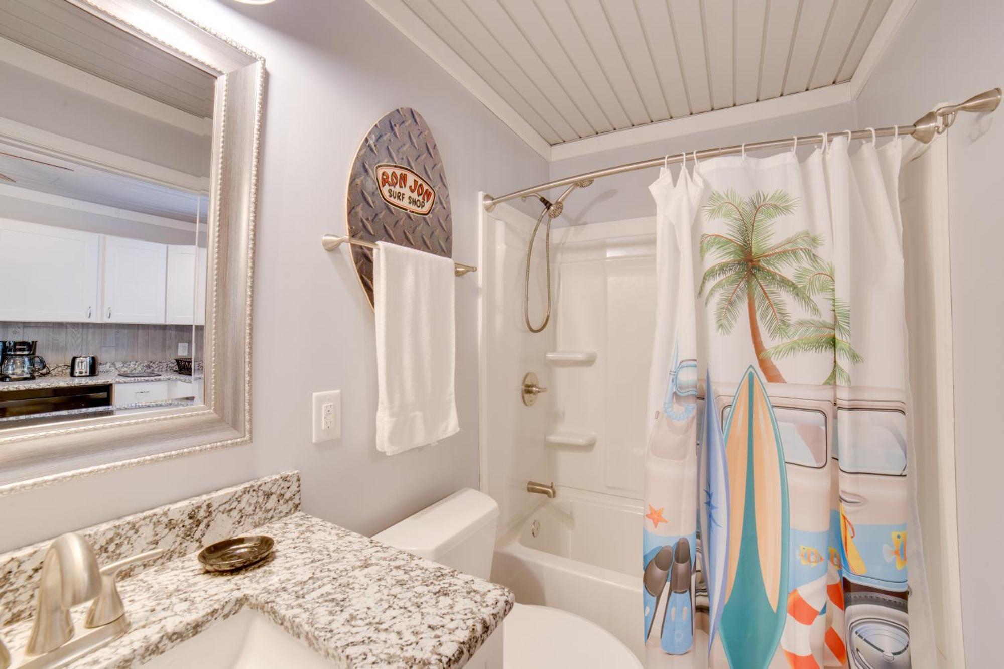Ocean Isle Beach Studio With Patio - 1 Mi To Pier! Luaran gambar