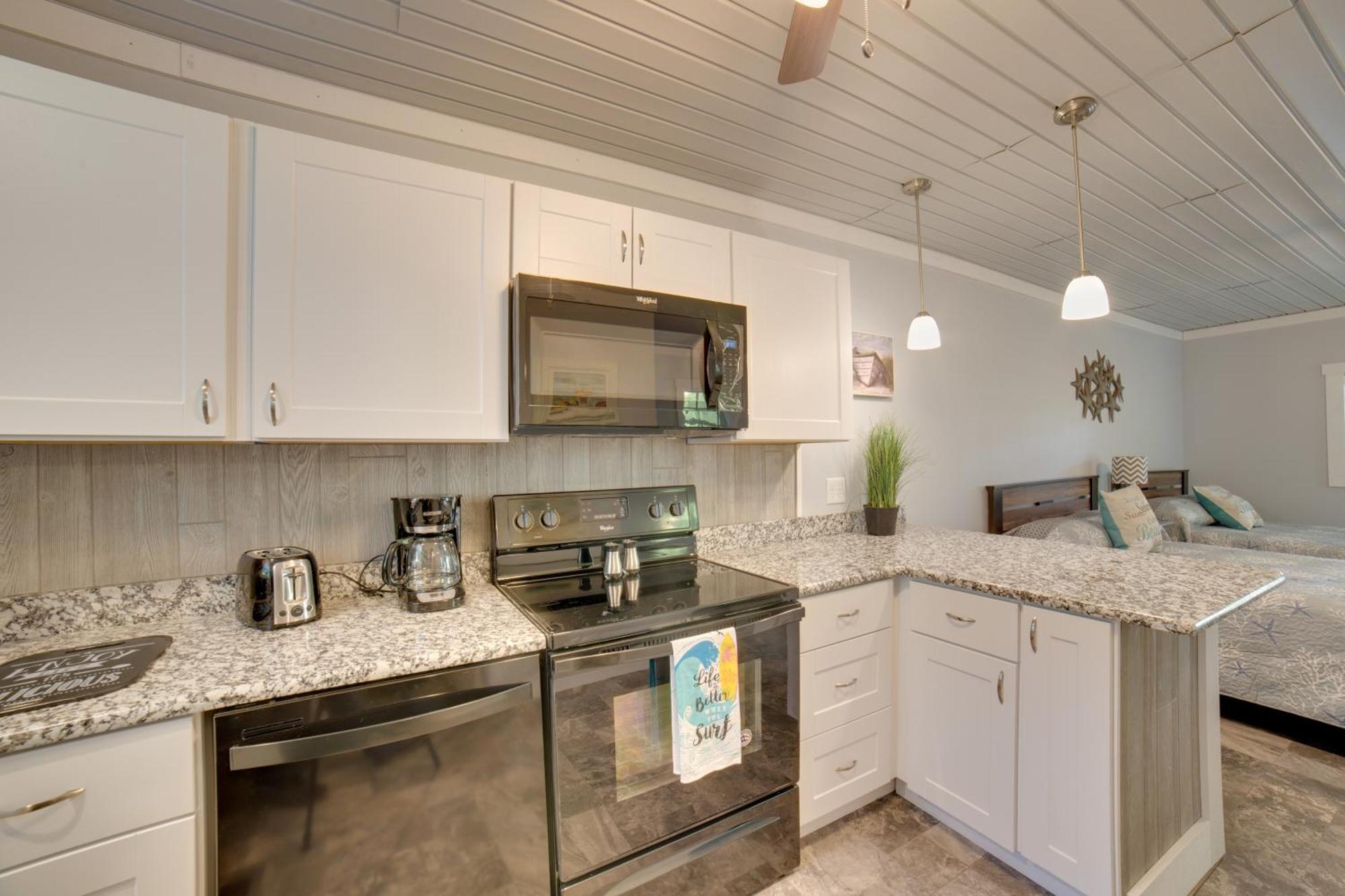 Ocean Isle Beach Studio With Patio - 1 Mi To Pier! Luaran gambar