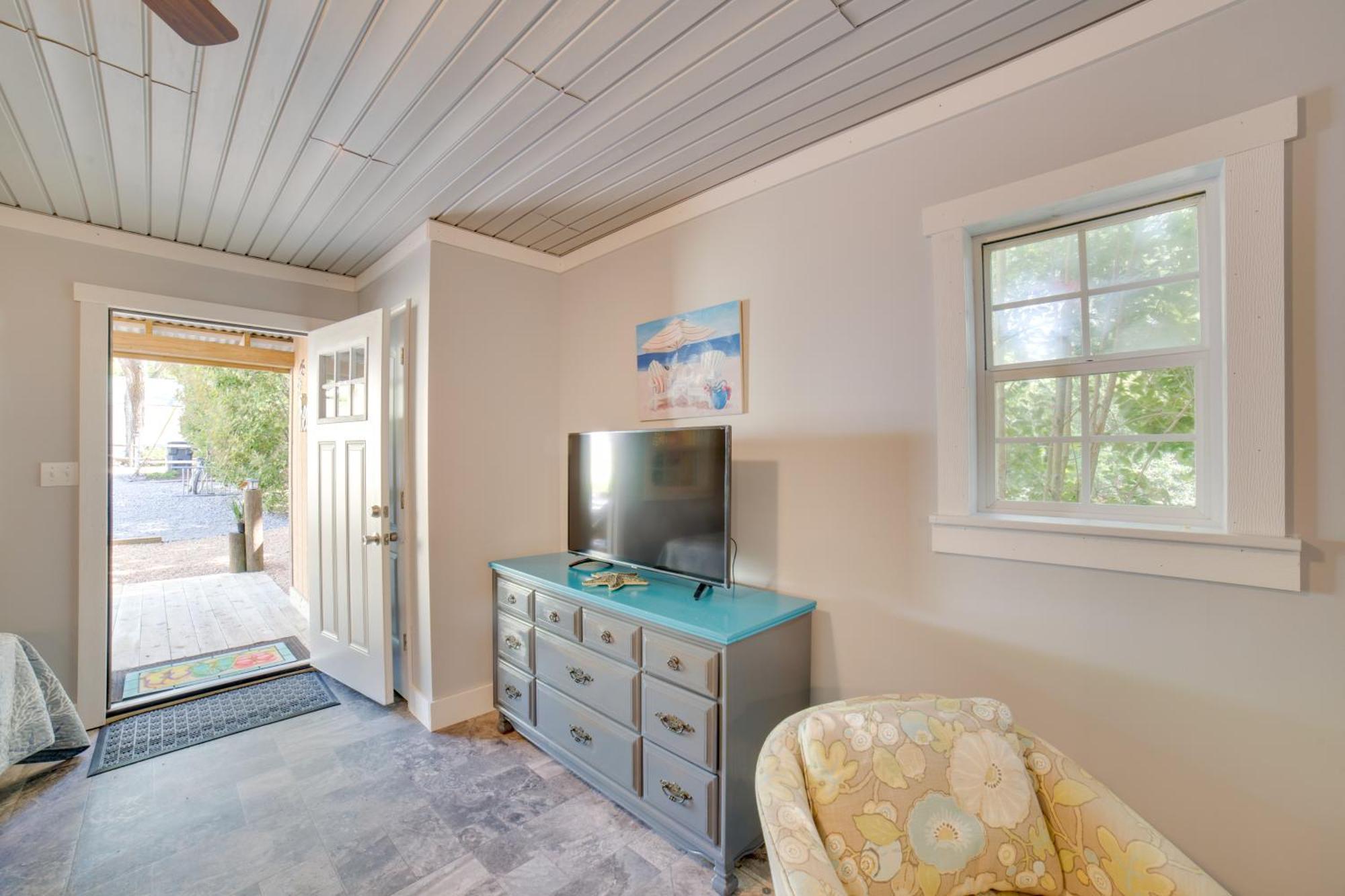 Ocean Isle Beach Studio With Patio - 1 Mi To Pier! Luaran gambar