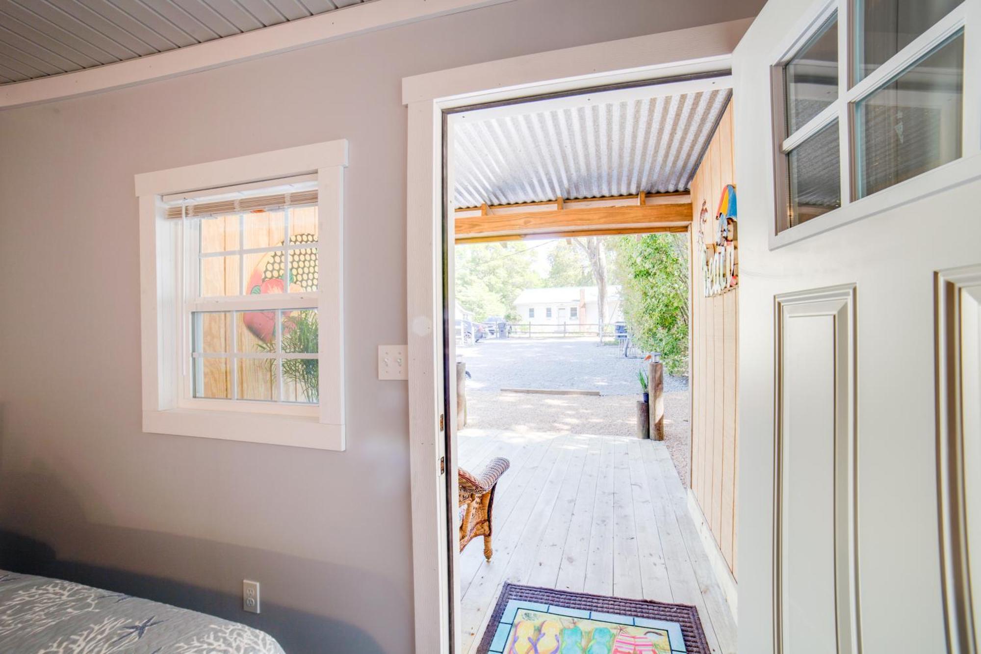 Ocean Isle Beach Studio With Patio - 1 Mi To Pier! Luaran gambar