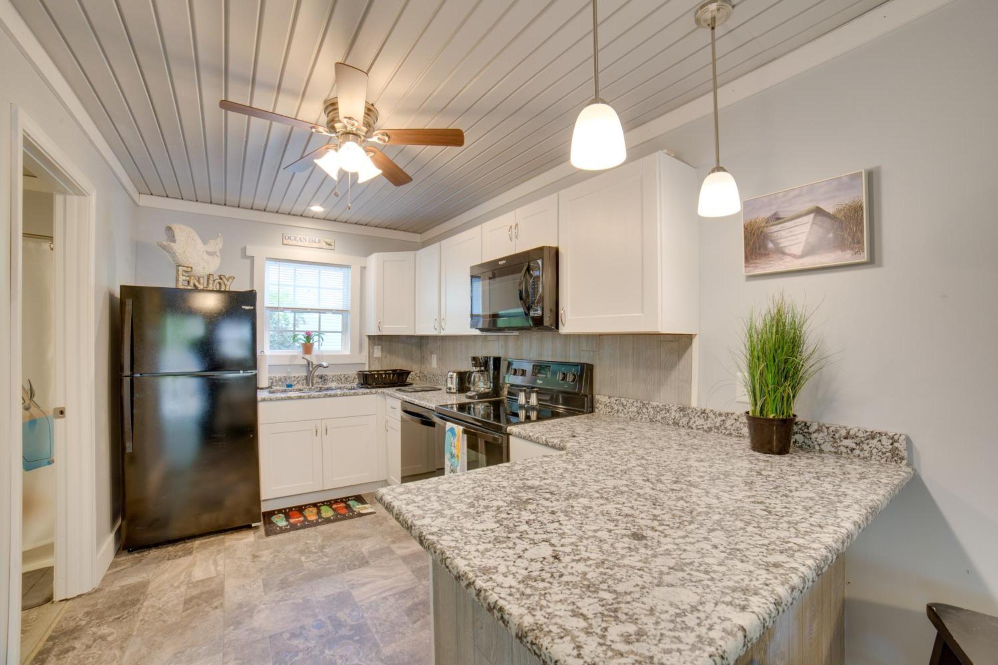 Ocean Isle Beach Studio With Patio - 1 Mi To Pier! Luaran gambar